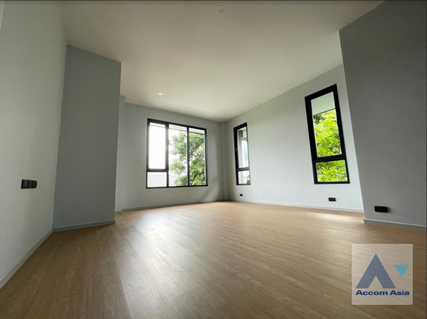 30  5 br House for rent and sale in Sukhumvit ,Bangkok BTS Phra khanong AA30059