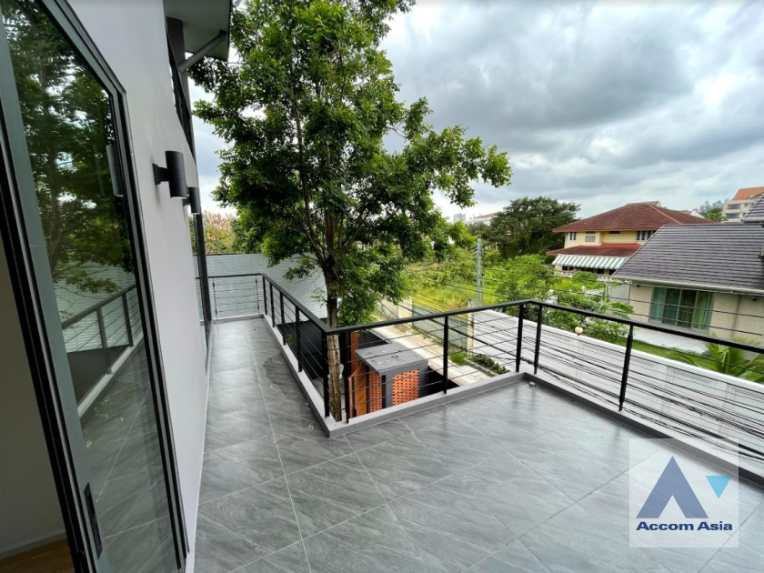 36  5 br House for rent and sale in Sukhumvit ,Bangkok BTS Phra khanong AA30059
