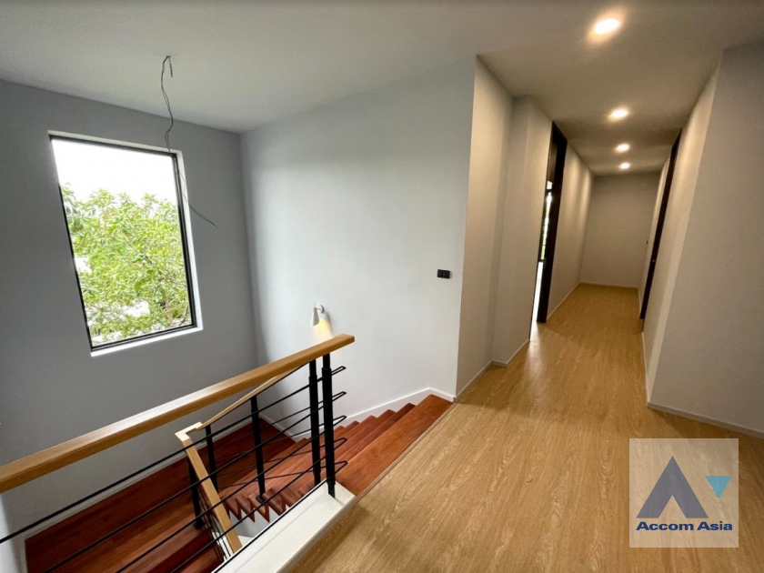 21  5 br House for rent and sale in Sukhumvit ,Bangkok BTS Phra khanong AA30059