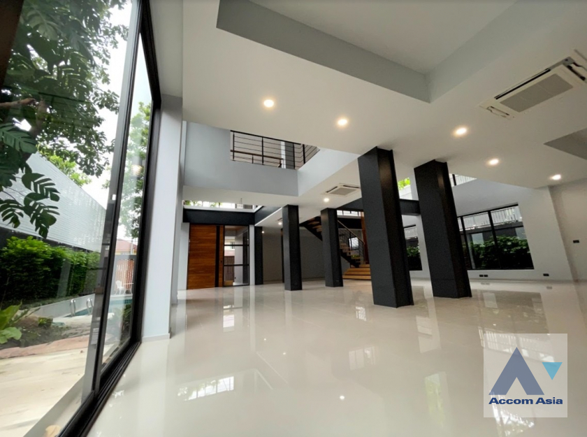 7  5 br House for rent and sale in Sukhumvit ,Bangkok BTS Phra khanong AA30059
