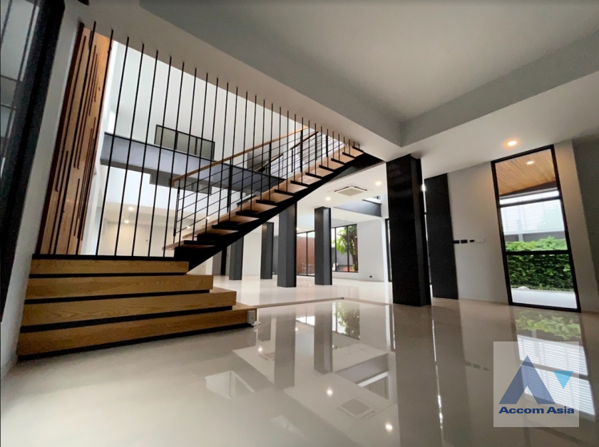 9  5 br House for rent and sale in Sukhumvit ,Bangkok BTS Phra khanong AA30059
