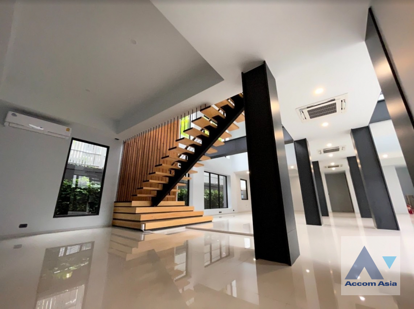 11  5 br House for rent and sale in Sukhumvit ,Bangkok BTS Phra khanong AA30059