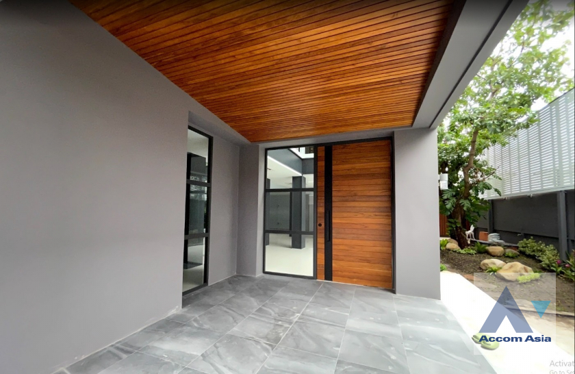  1  5 br House for rent and sale in Sukhumvit ,Bangkok BTS Phra khanong AA30059