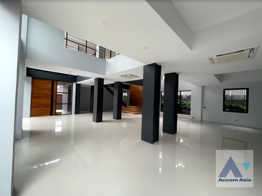 5  5 br House for rent and sale in Sukhumvit ,Bangkok BTS Phra khanong AA30059