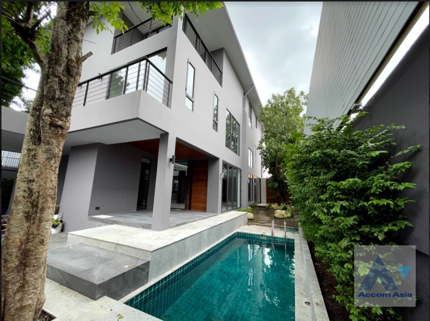  1  5 br House for rent and sale in Sukhumvit ,Bangkok BTS Phra khanong AA30059