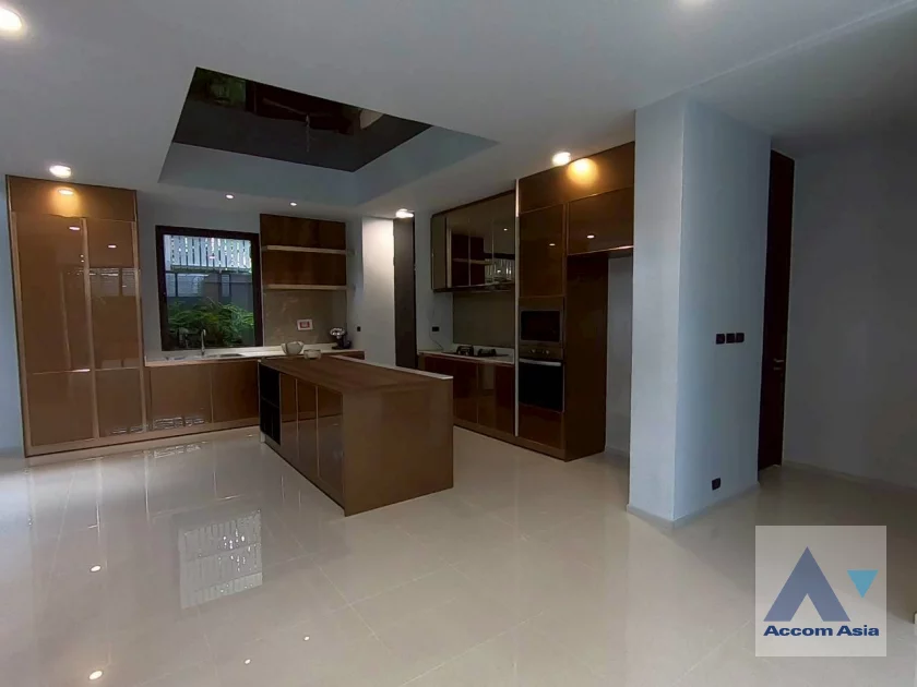 11  5 br House for rent and sale in Sukhumvit ,Bangkok BTS Phra khanong AA30059