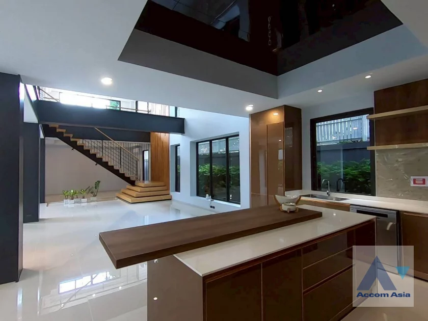 19  5 br House for rent and sale in Sukhumvit ,Bangkok BTS Phra khanong AA30059