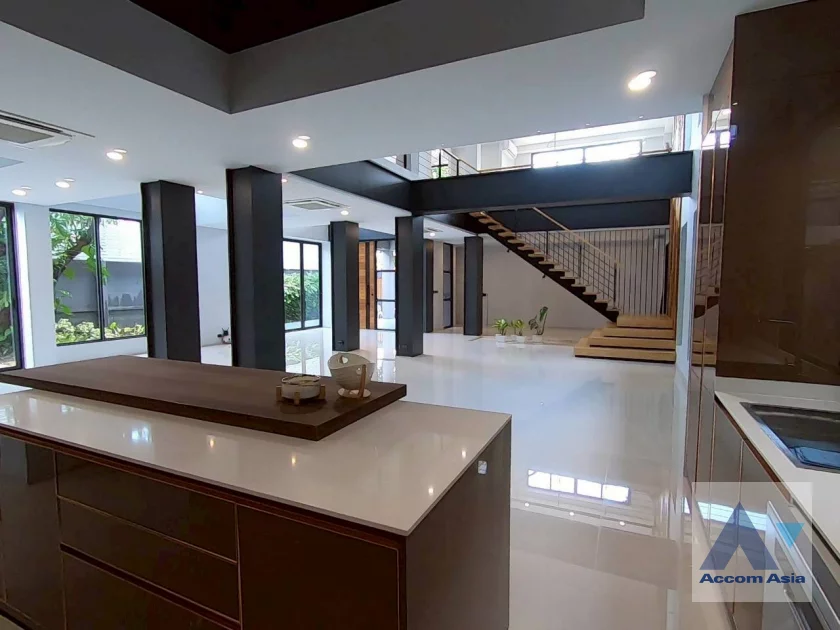 19  5 br House for rent and sale in Sukhumvit ,Bangkok BTS Phra khanong AA30059