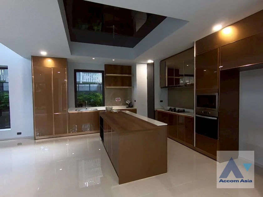 18  5 br House for rent and sale in Sukhumvit ,Bangkok BTS Phra khanong AA30059