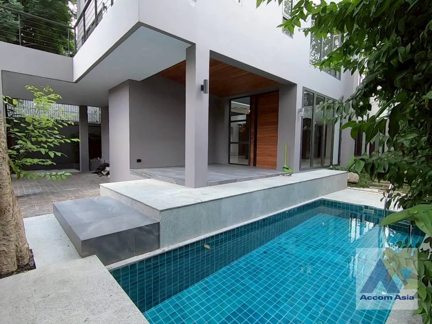  1  5 br House for rent and sale in Sukhumvit ,Bangkok BTS Phra khanong AA30059