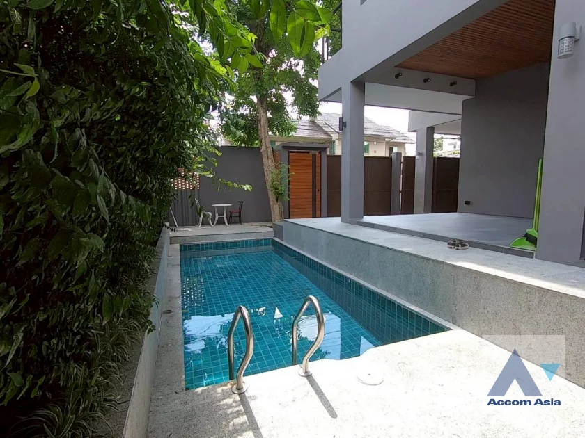 4  5 br House for rent and sale in Sukhumvit ,Bangkok BTS Phra khanong AA30059