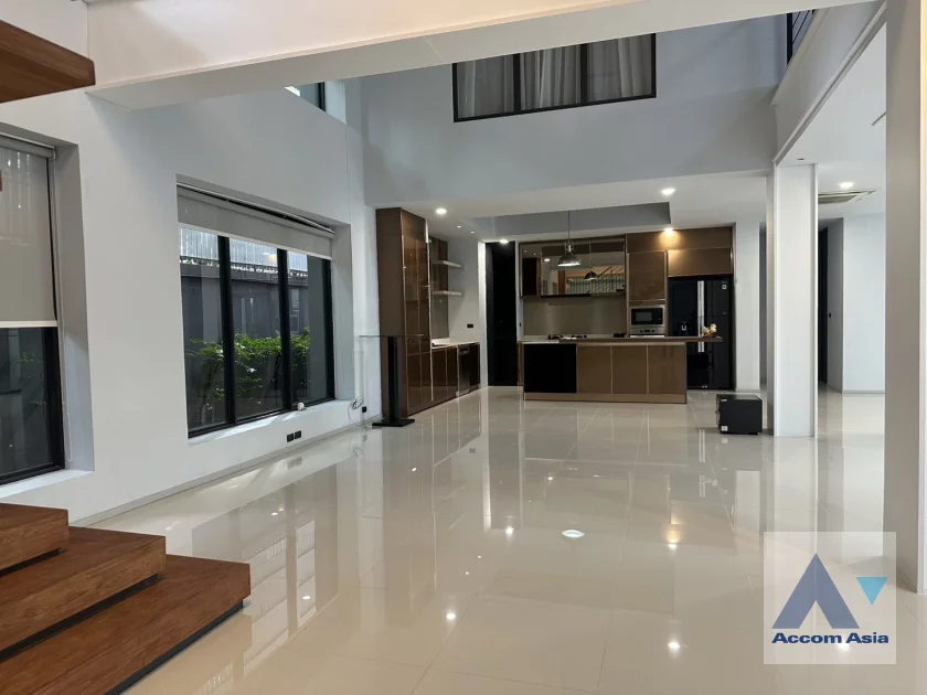  1  5 br House for rent and sale in Sukhumvit ,Bangkok BTS Phra khanong AA30059