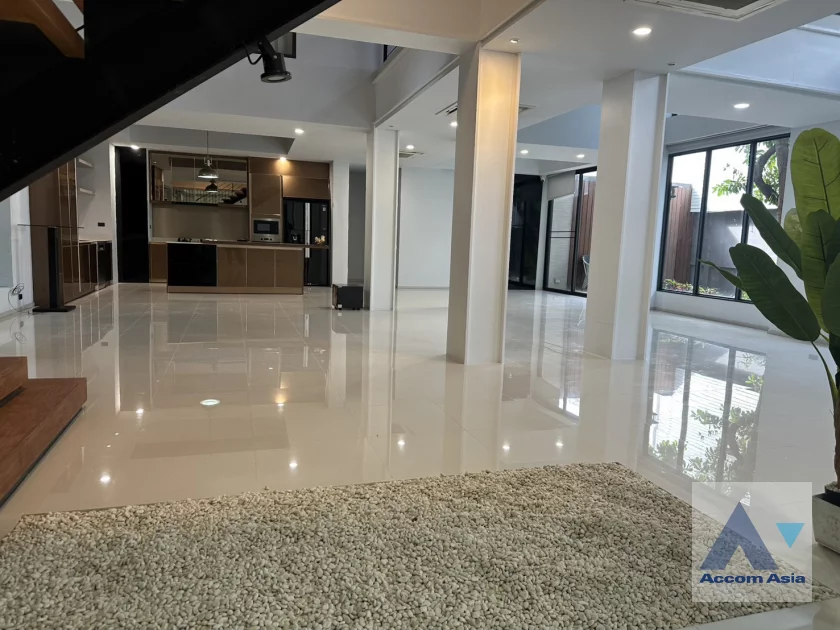45  5 br House for rent and sale in Sukhumvit ,Bangkok BTS Phra khanong AA30059