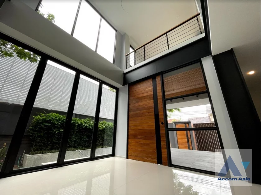48  5 br House for rent and sale in Sukhumvit ,Bangkok BTS Phra khanong AA30059
