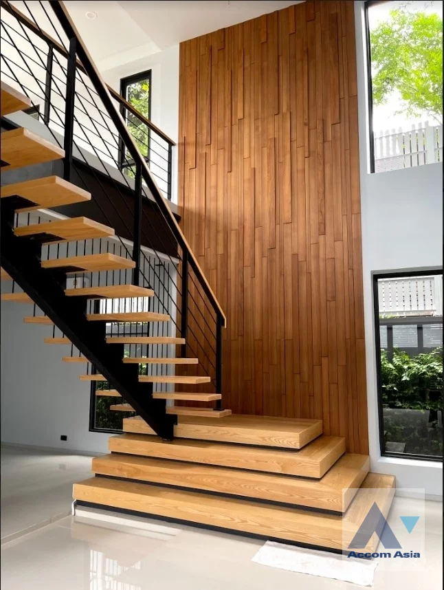 49  5 br House for rent and sale in Sukhumvit ,Bangkok BTS Phra khanong AA30059