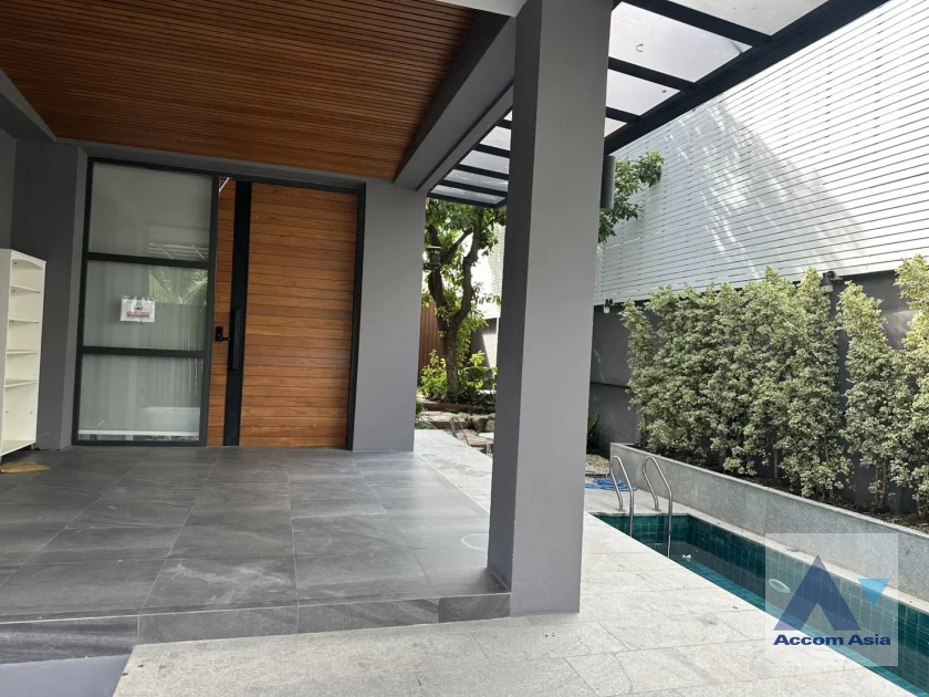 50  5 br House for rent and sale in Sukhumvit ,Bangkok BTS Phra khanong AA30059
