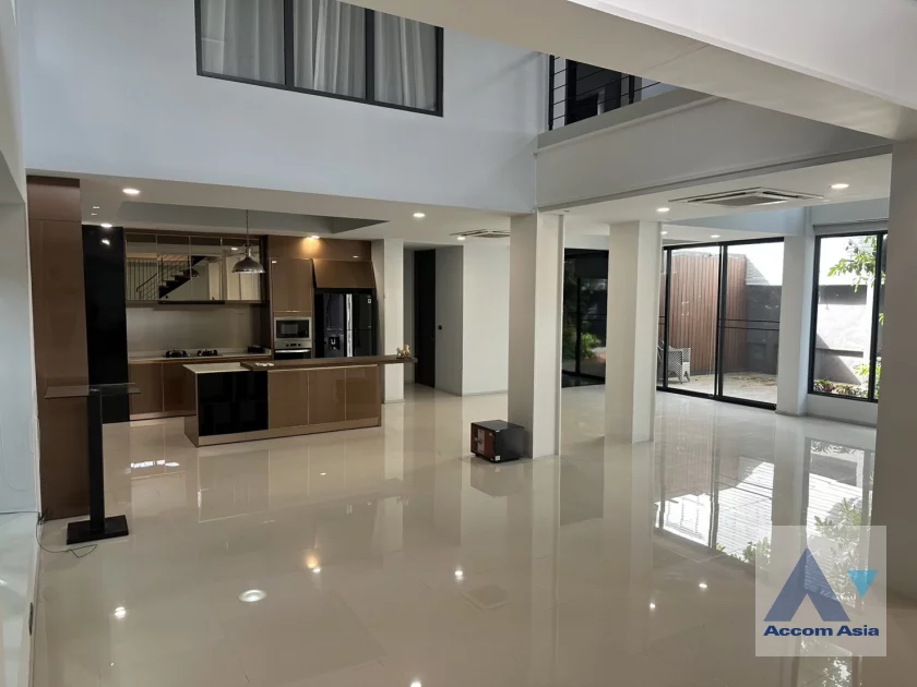8  5 br House for rent and sale in Sukhumvit ,Bangkok BTS Phra khanong AA30059