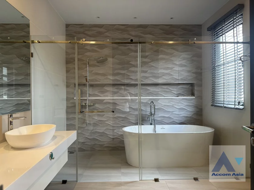 51  5 br House for rent and sale in Sukhumvit ,Bangkok BTS Phra khanong AA30059