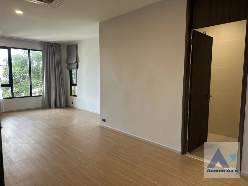 57  5 br House for rent and sale in Sukhumvit ,Bangkok BTS Phra khanong AA30059