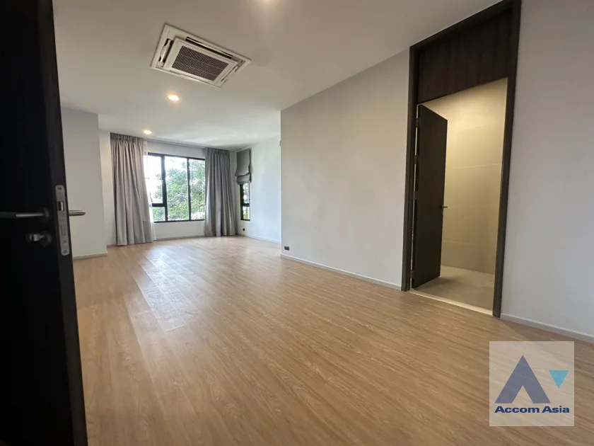56  5 br House for rent and sale in Sukhumvit ,Bangkok BTS Phra khanong AA30059