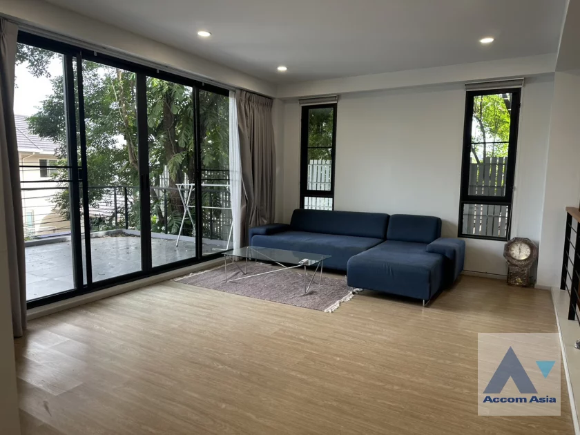 30  5 br House for rent and sale in Sukhumvit ,Bangkok BTS Phra khanong AA30059