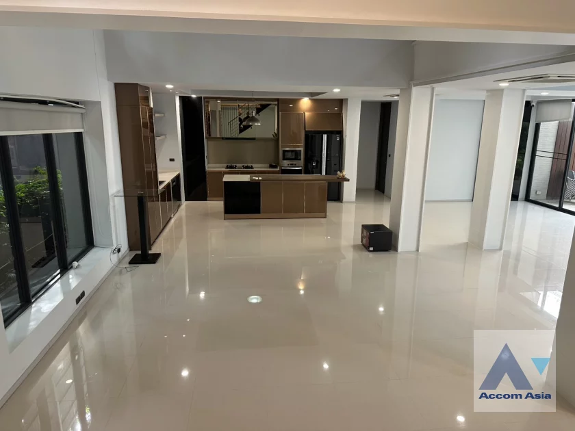 15  5 br House for rent and sale in Sukhumvit ,Bangkok BTS Phra khanong AA30059