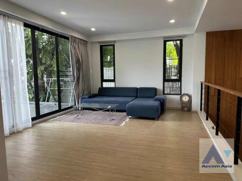61  5 br House for rent and sale in Sukhumvit ,Bangkok BTS Phra khanong AA30059