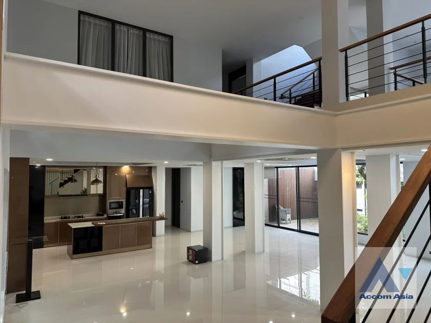 6  5 br House for rent and sale in Sukhumvit ,Bangkok BTS Phra khanong AA30059