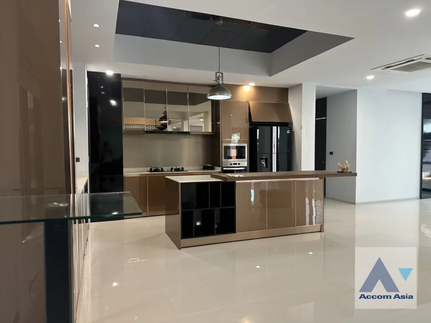 13  5 br House for rent and sale in Sukhumvit ,Bangkok BTS Phra khanong AA30059