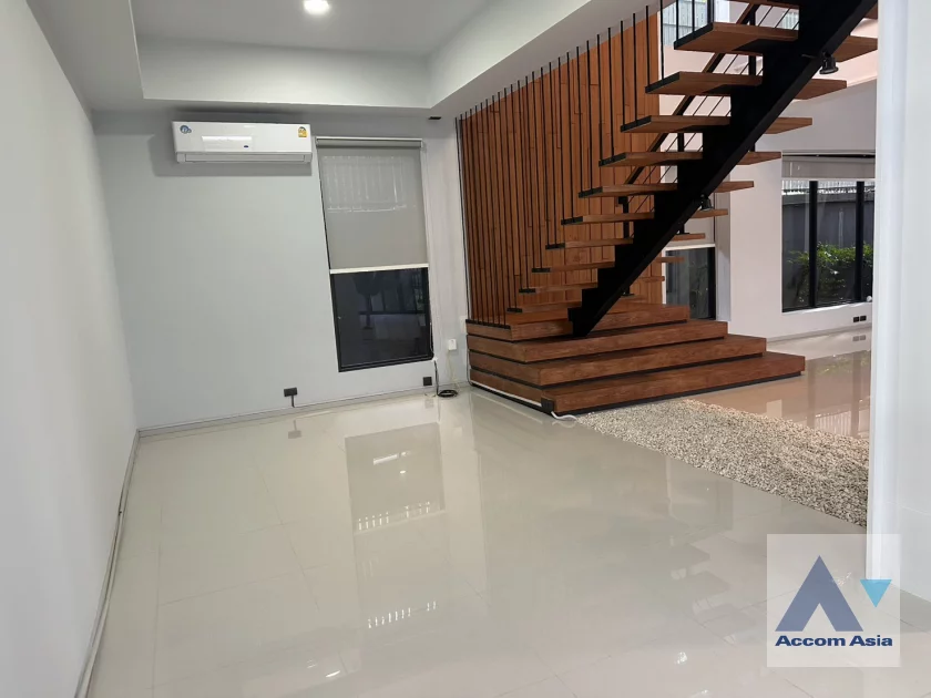 64  5 br House for rent and sale in Sukhumvit ,Bangkok BTS Phra khanong AA30059
