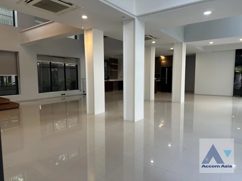 63  5 br House for rent and sale in Sukhumvit ,Bangkok BTS Phra khanong AA30059