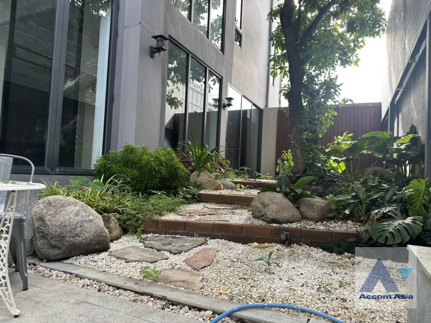 65  5 br House for rent and sale in Sukhumvit ,Bangkok BTS Phra khanong AA30059