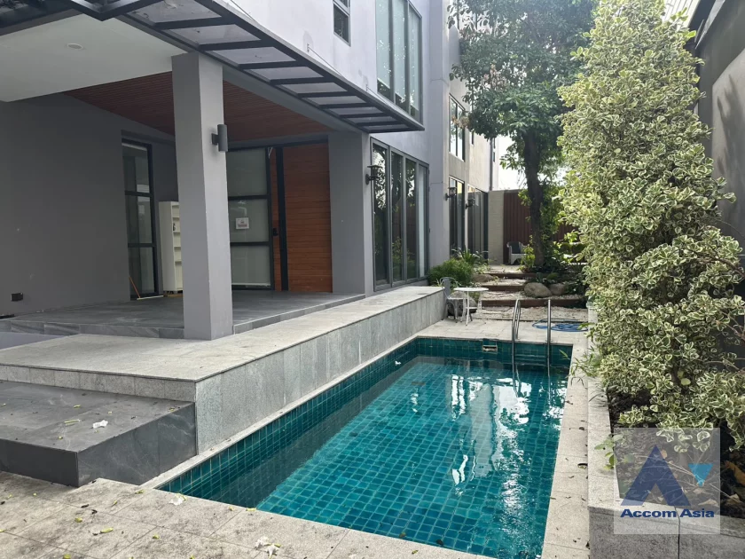 24  5 br House for rent and sale in Sukhumvit ,Bangkok BTS Phra khanong AA30059