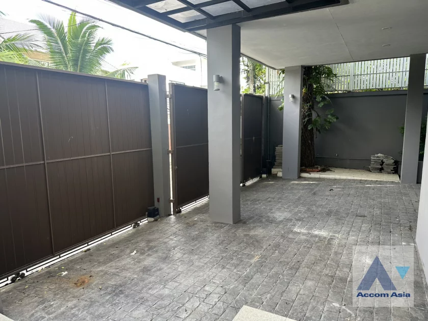 66  5 br House for rent and sale in Sukhumvit ,Bangkok BTS Phra khanong AA30059