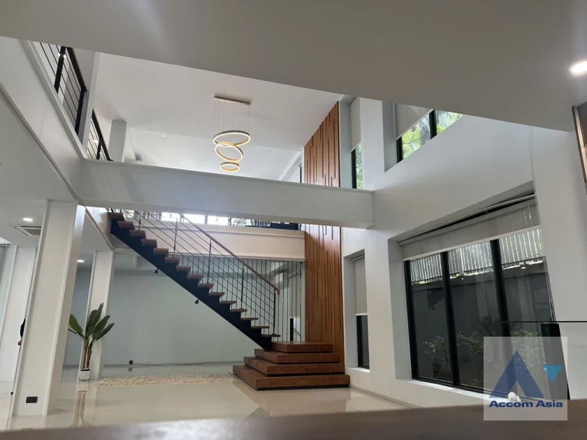 16  5 br House for rent and sale in Sukhumvit ,Bangkok BTS Phra khanong AA30059