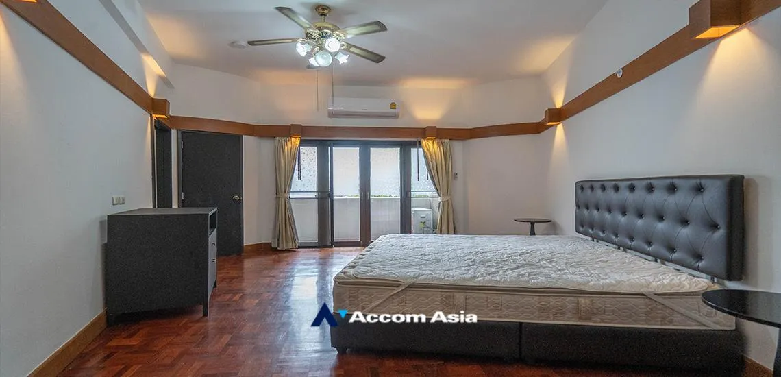 unitPet friendly |  3 Bedrooms  Apartment For Rent in Ploenchit, Bangkok  near BTS Ploenchit (AA30142)