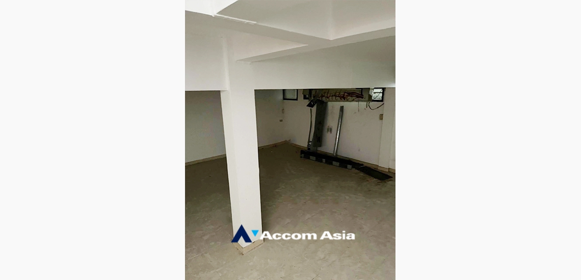 11  3 br Townhouse for rent and sale in Ploenchit ,Bangkok BTS Chitlom AA30203