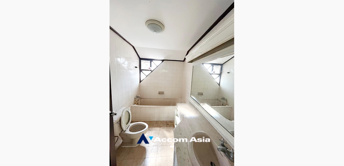 15  3 br Townhouse for rent and sale in Ploenchit ,Bangkok BTS Chitlom AA30203