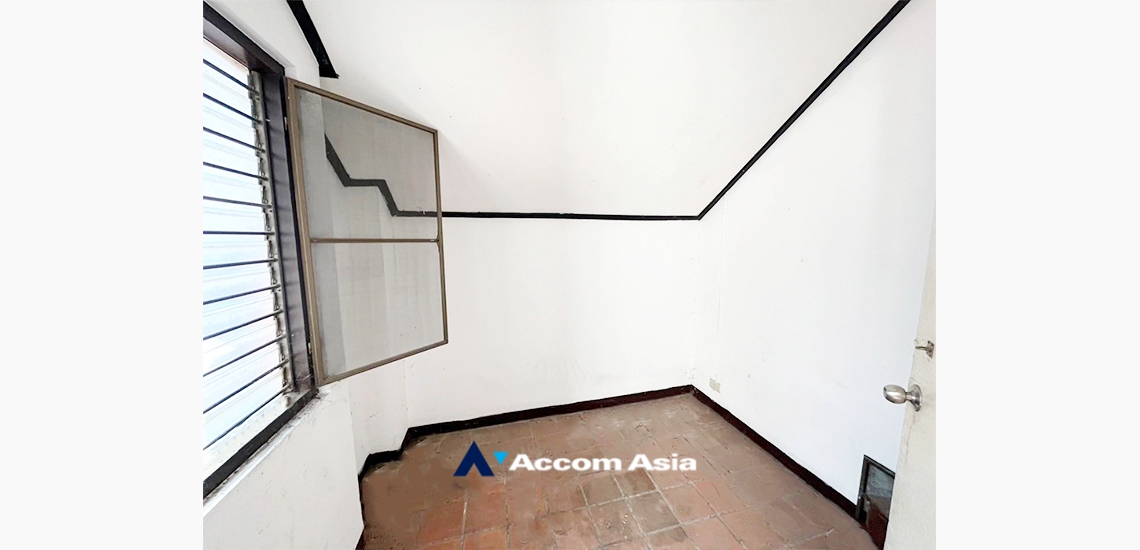 10  3 br Townhouse for rent and sale in Ploenchit ,Bangkok BTS Chitlom AA30203