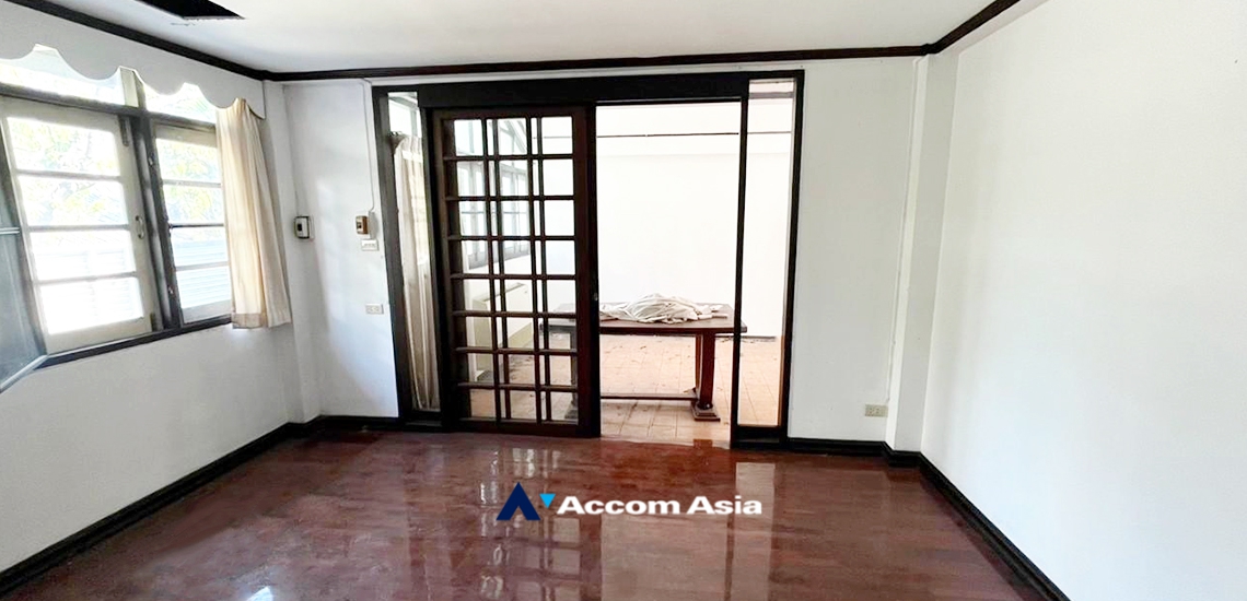 4  3 br Townhouse for rent and sale in Ploenchit ,Bangkok BTS Chitlom AA30203