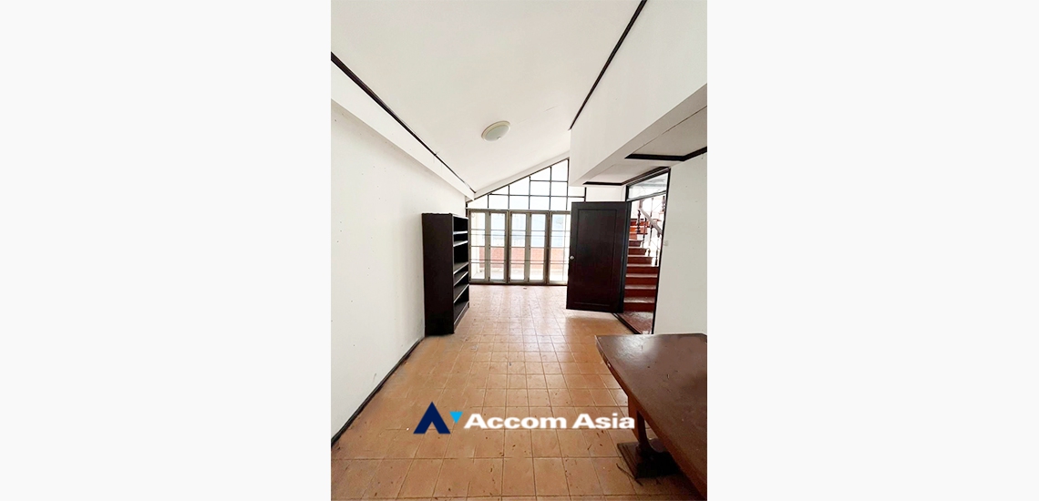  1  3 br Townhouse for rent and sale in Ploenchit ,Bangkok BTS Chitlom AA30203