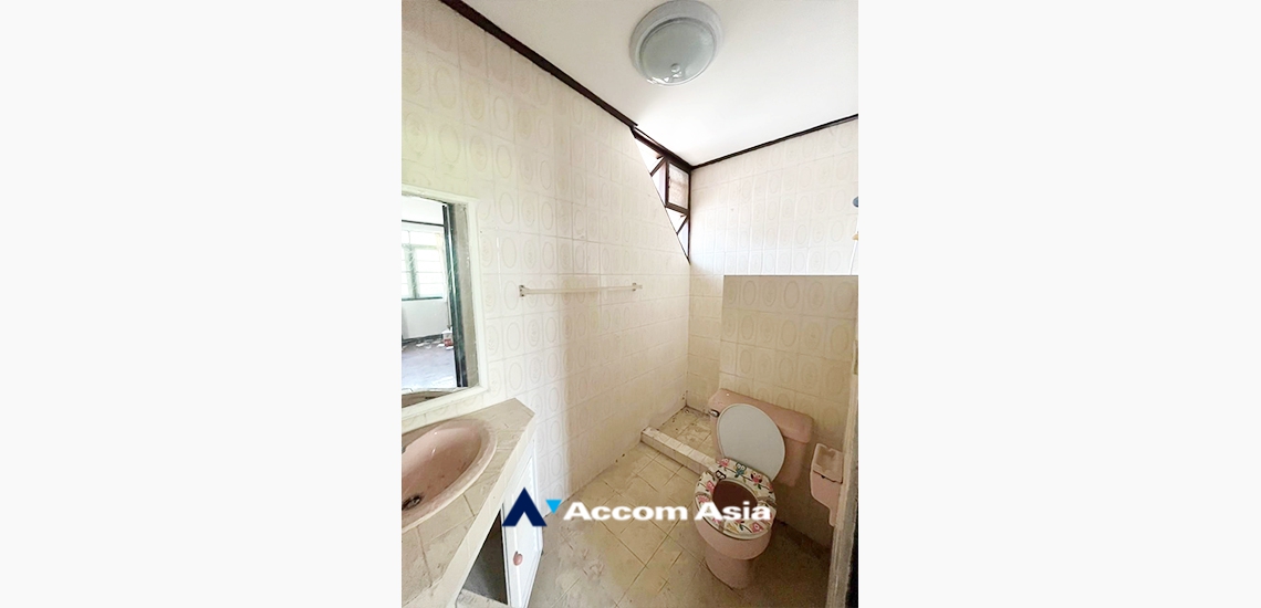 17  3 br Townhouse for rent and sale in Ploenchit ,Bangkok BTS Chitlom AA30203