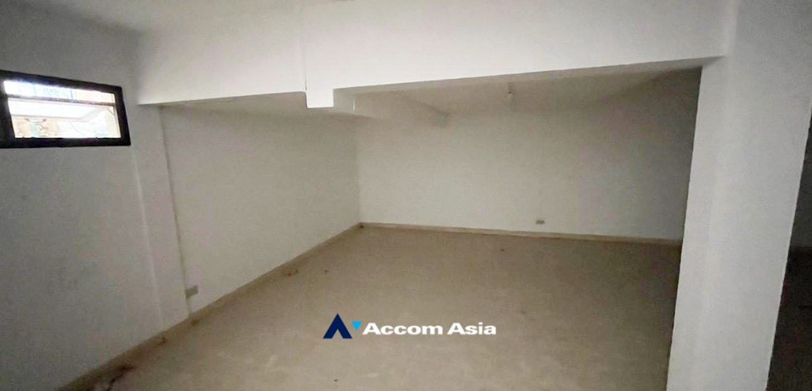 12  3 br Townhouse for rent and sale in Ploenchit ,Bangkok BTS Chitlom AA30203