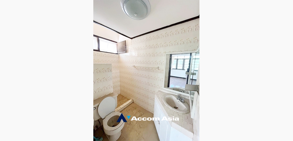 18  3 br Townhouse for rent and sale in Ploenchit ,Bangkok BTS Chitlom AA30203