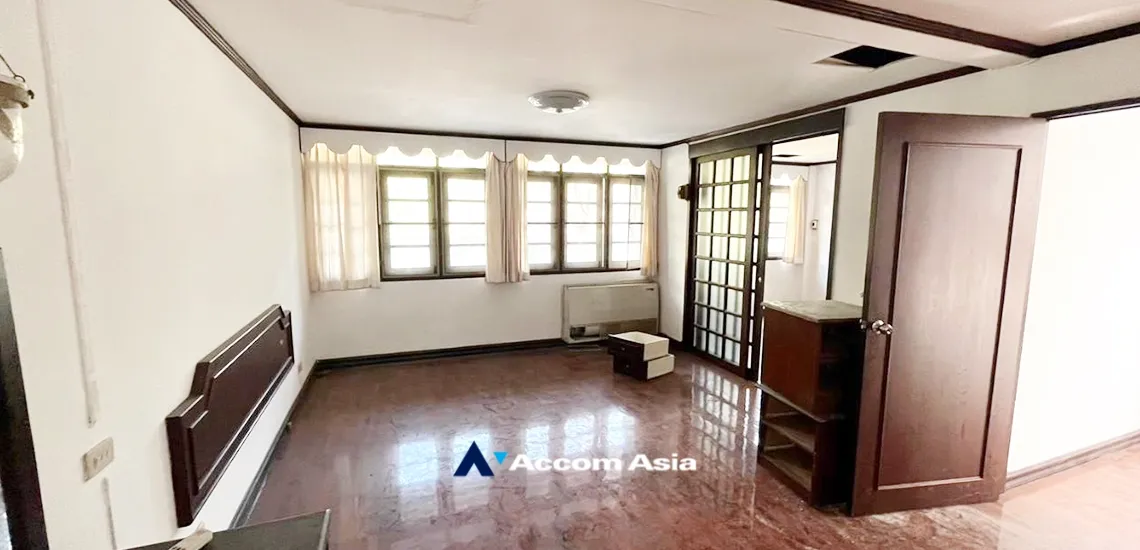 5  3 br Townhouse for rent and sale in Ploenchit ,Bangkok BTS Chitlom AA30203