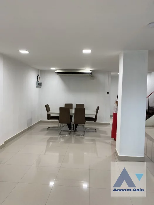 unitHome Office |  3 Bedrooms  Townhouse For Rent in Sukhumvit, Bangkok  near BTS Phrom Phong (AA30214)