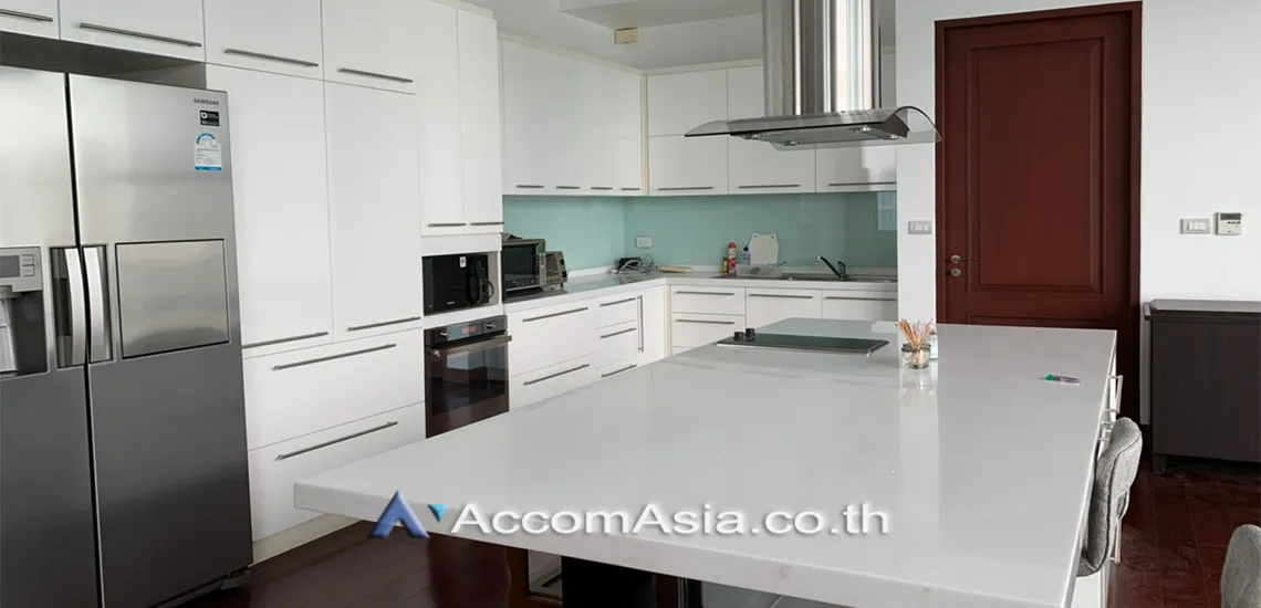 unit 3 Bedrooms  Condominium For Rent in Sukhumvit, Bangkok  near BTS Phrom Phong (AA30218)