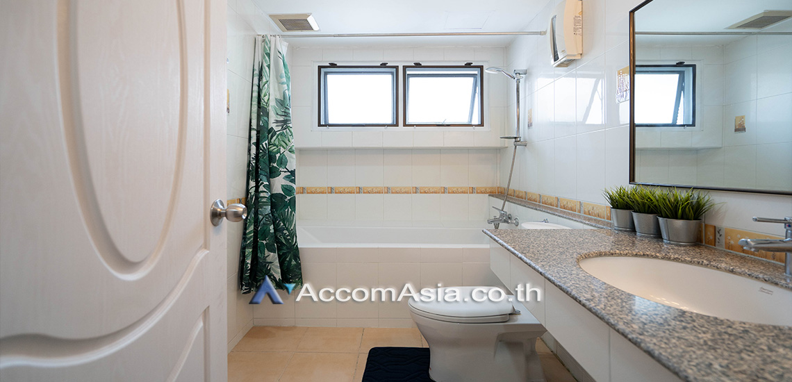 6  1 br Condominium For Rent in Silom ,Bangkok BTS Chong Nonsi at Pearl Garden AA30260