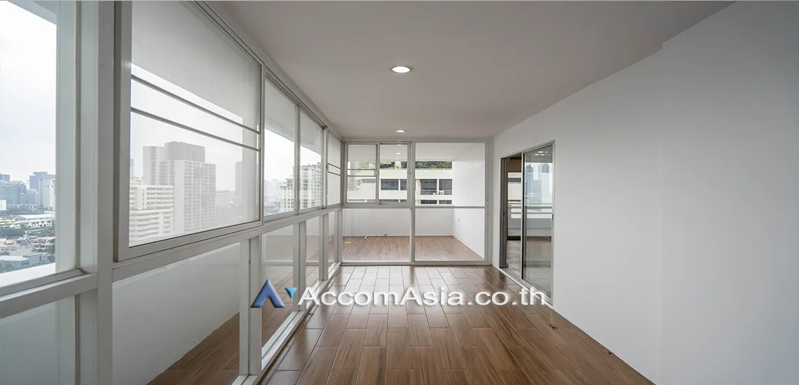 unit 3 Bedrooms  Condominium For Rent in Sukhumvit, Bangkok  near BTS Phrom Phong (AA30334)