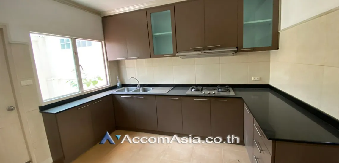 unitPet friendly |  4 Bedrooms  House For Rent in Sukhumvit, Bangkok  near BTS Thong Lo (AA30356)